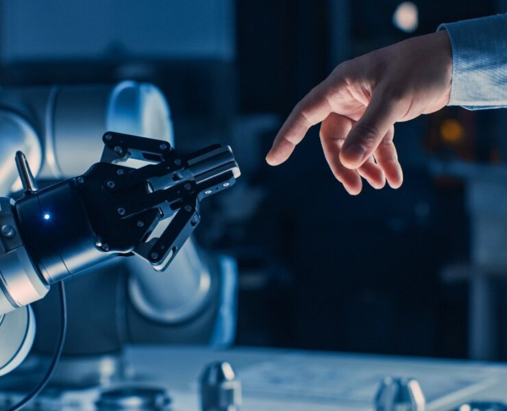 Futuristisk Robot Arm berör mänsklig hand i mänskligheten